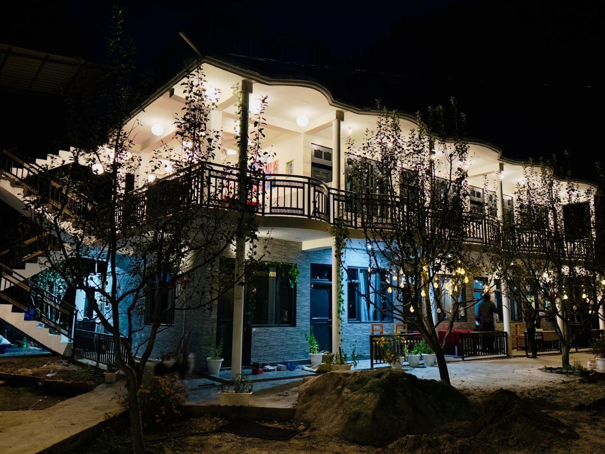 Rare House Hotel Kalgha Buitenkant foto